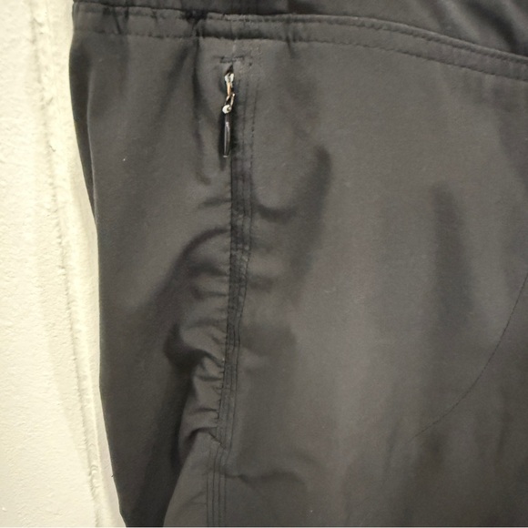 Athleta Black La Viva Cropped Joggers - Picture 4 of 12